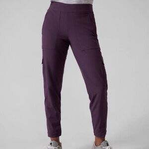 Athleta Chelsea Cargo Lined Jogger Pants in Violet, size 0